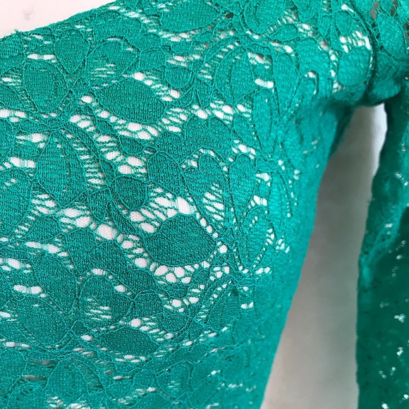 Arden B Off The Shoulder Fully Linned Green Lace Crop Top Size Extra Small - Picture 4 of 5